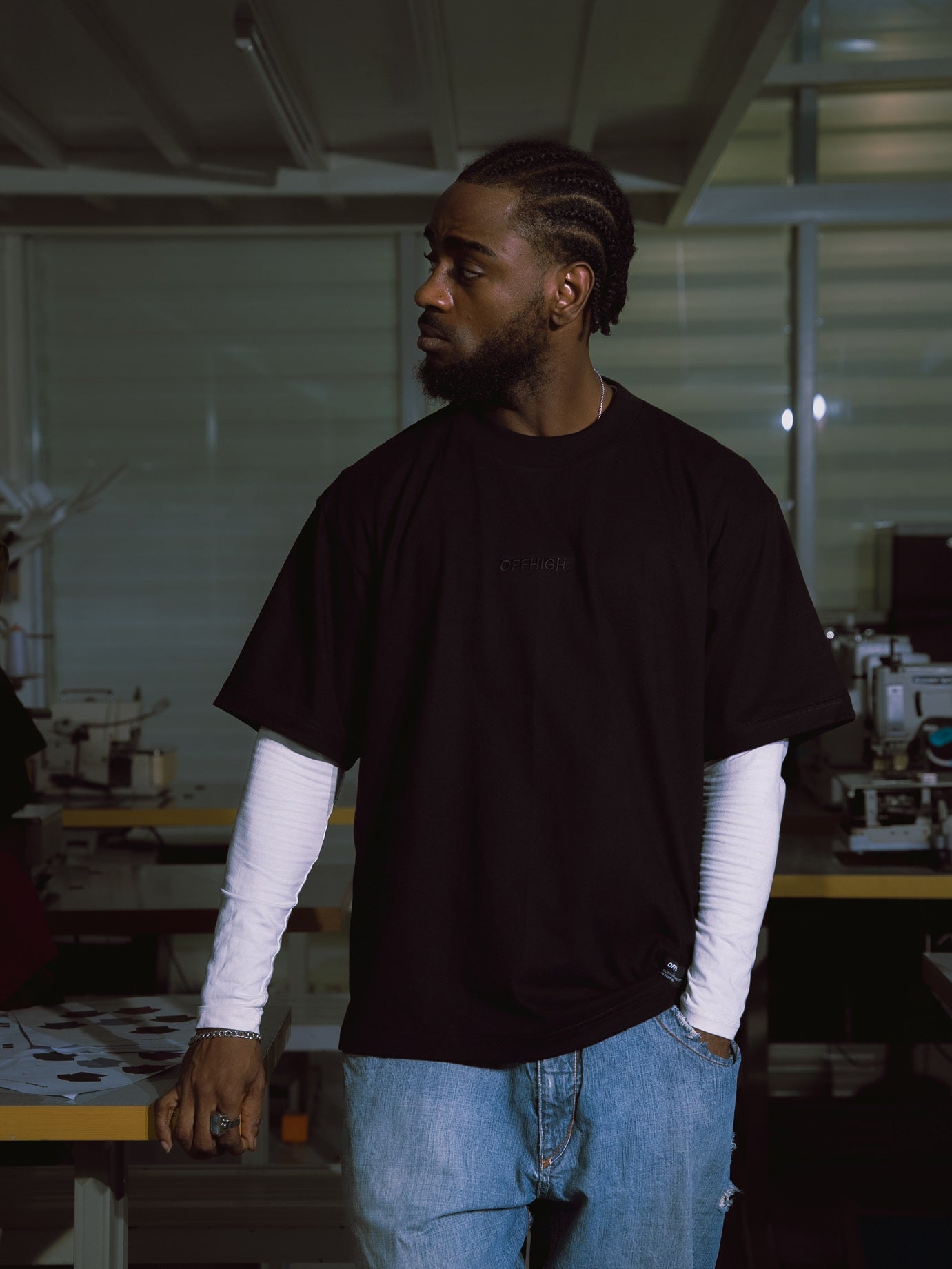 OFFHIGH SHADOW THREAD BLACK TSHIRT (BOXY FIT)