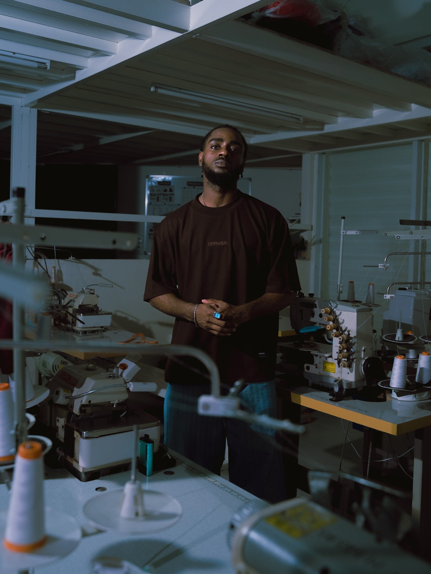 OFFHIGH SHADOW THREAD CHOCO TSHIRT (BOXY FIT)