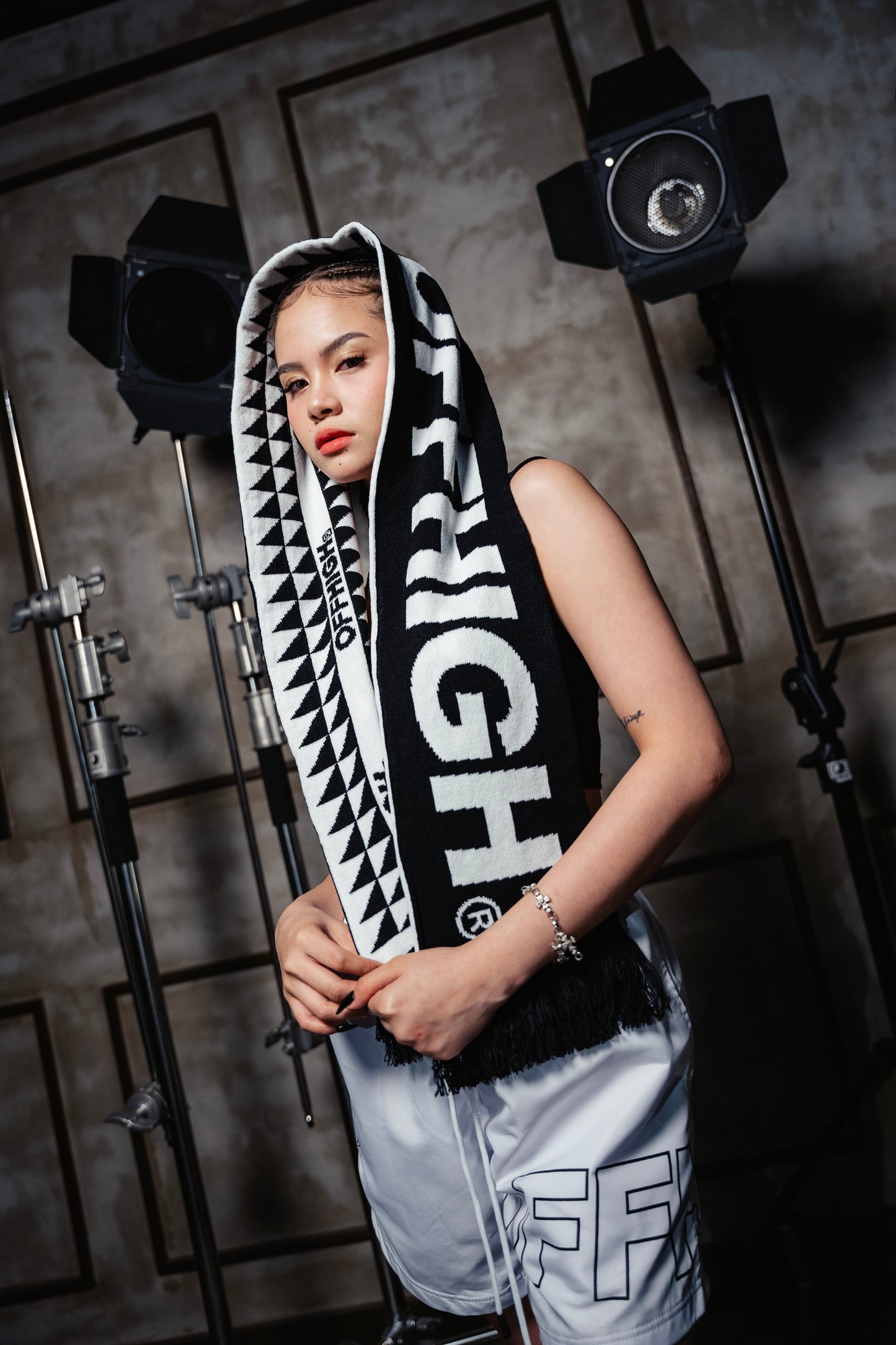 OFFHIGH WARMER BLACK & WHITE SCARF