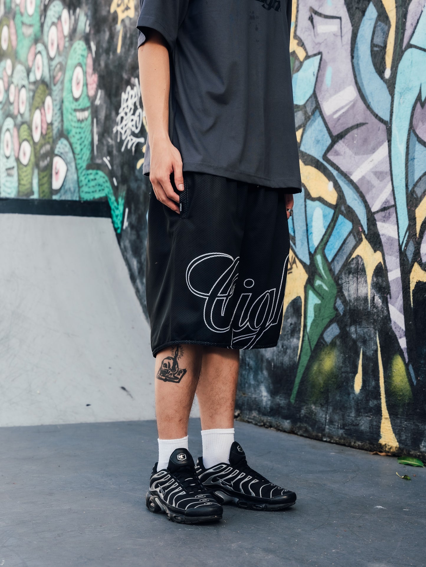 OFFHIGH SCRIPT BLACK MESH SHORT (NEW FIT)