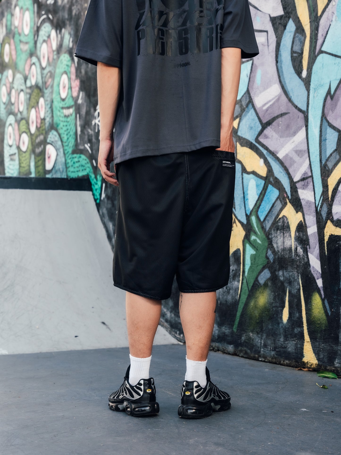 OFFHIGH SCRIPT BLACK MESH SHORT (NEW FIT)