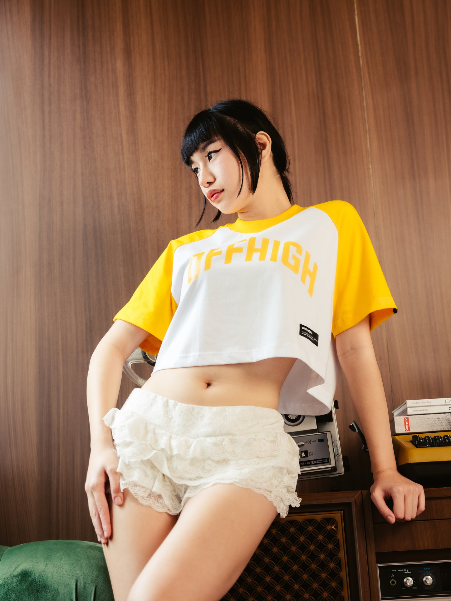 OFFHIGH RAGLAN GOLDIE CROP TSHIRT