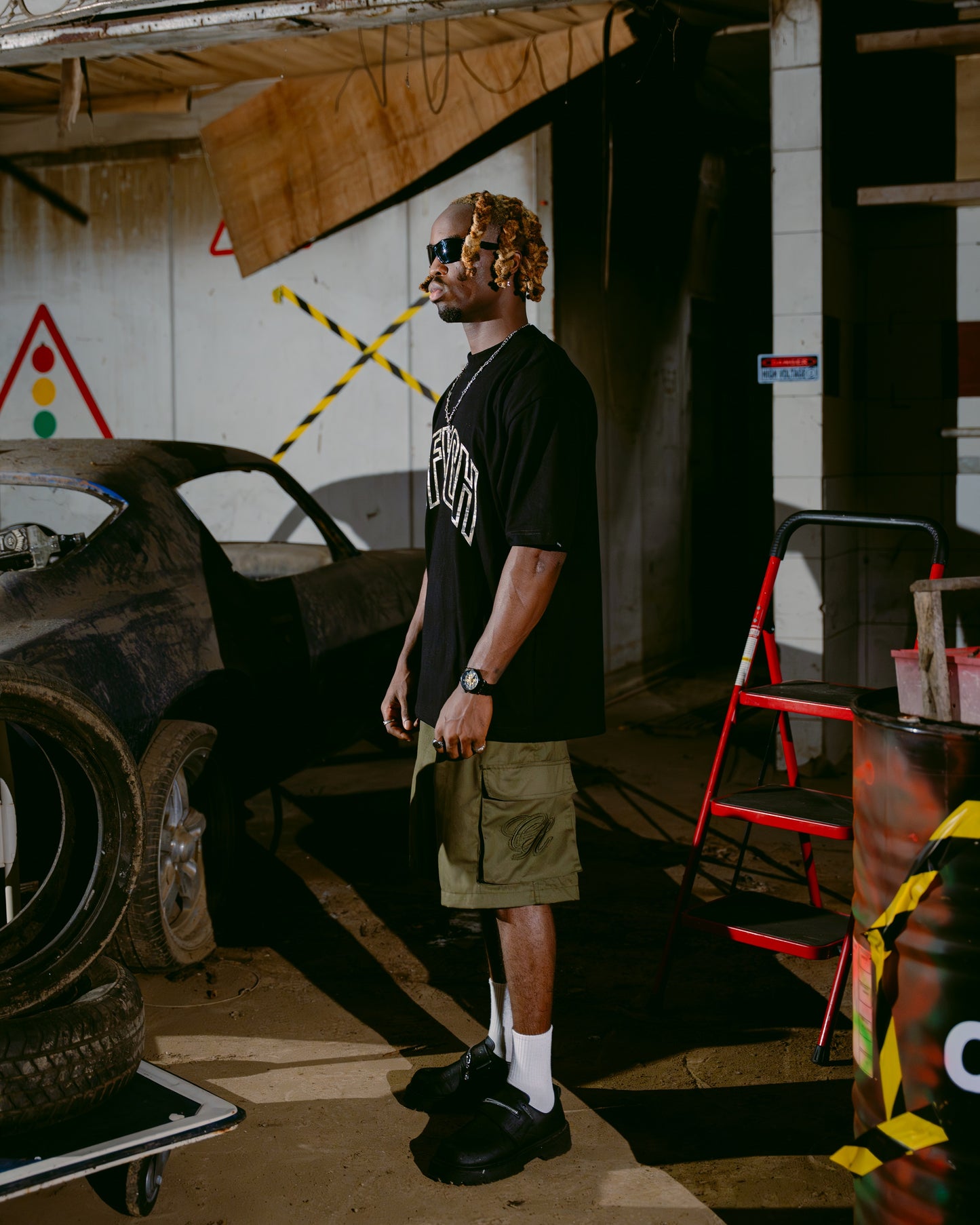 OFFHIGH ANONYMOUS BLACK TSHIRT