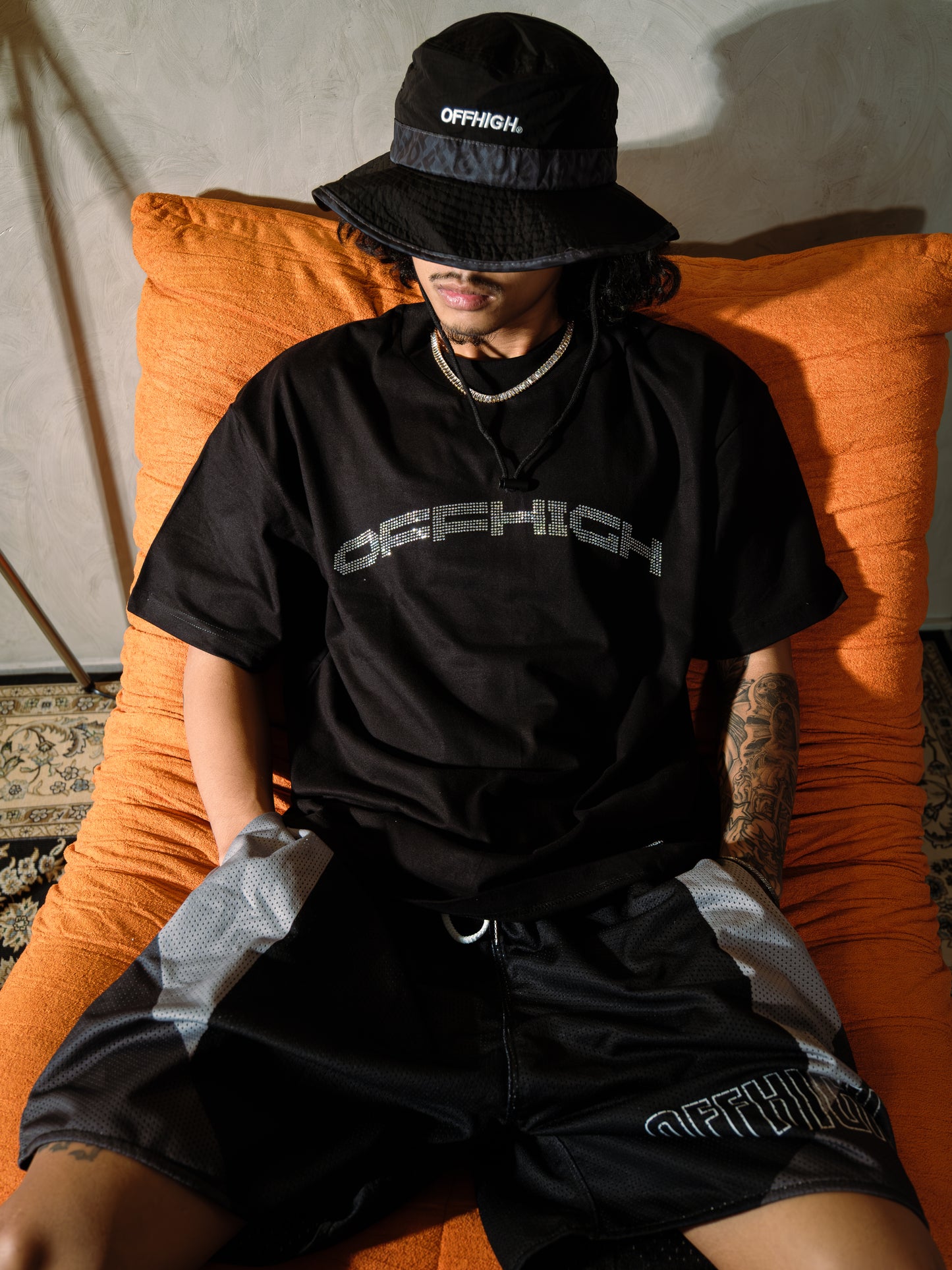 OFFHIGH RHINESTONES BLACK TSHIRT